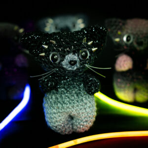 Amigurumis, figurines en crochet représentant des petits chats cybergoth, imaginés et confectionnés à la main par les Mignonstres, une marque le Rat et l’Ours