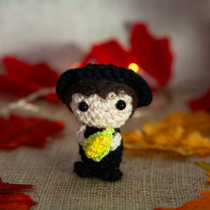 Amigurumi, figurines en crochet représentant Isaac du film Children of the corn, imaginé et confectionné à la main par les Mignonstres, une marque le Rat et l’Ours.