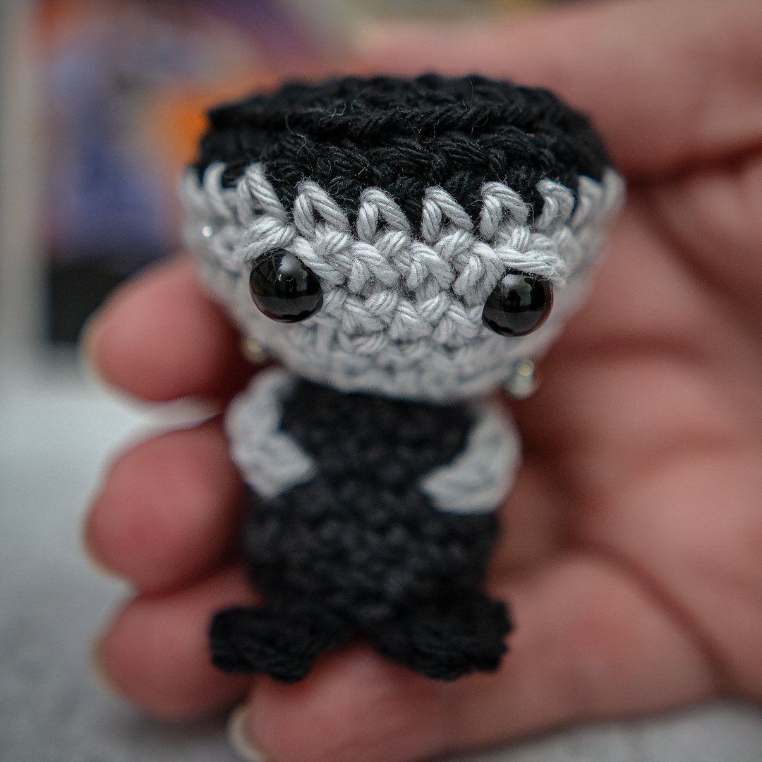 Amigurumi, figurines en crochet représentant le monstre de Frankenstein de chez Universal Monsters, imaginé et confectionné à la main par les Mignonstres, une marque le Rat et l’Ours.