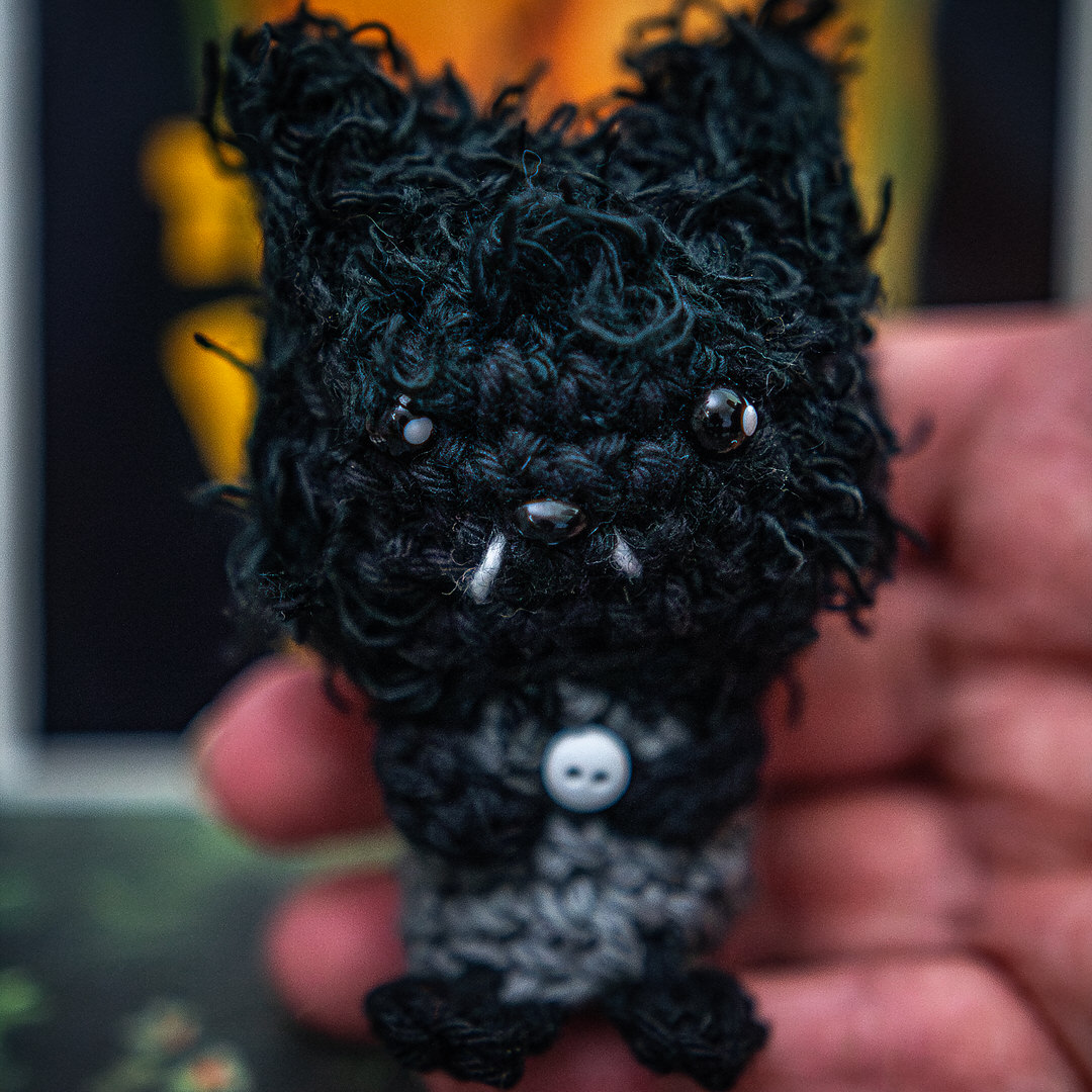 Amigurumi, figurines en crochet représentant le loup-garou, de chez Universal Monsters, imaginé et confectionné à la main par les Mignonstres, une marque le Rat et l’Ours.